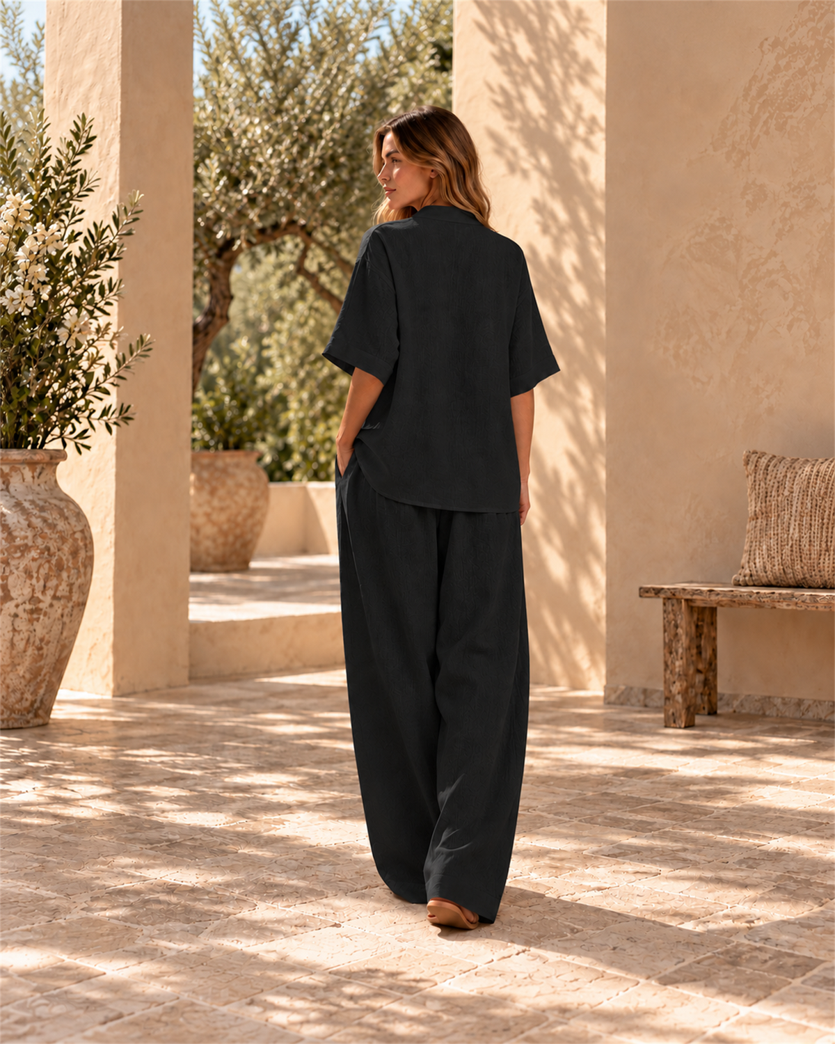Conjunto top escote V y pantalón ancho negro - vista trasera